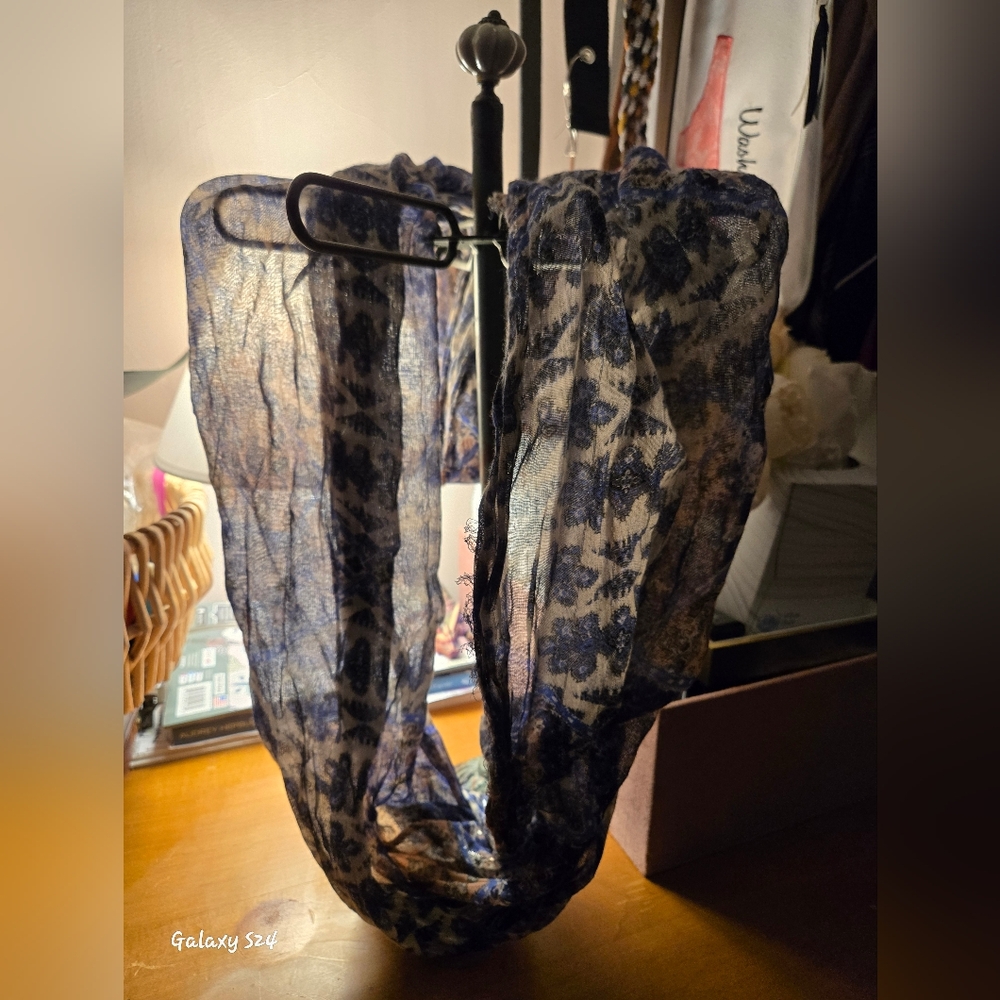 American Eagle Outfitters Blue Floral Scarf